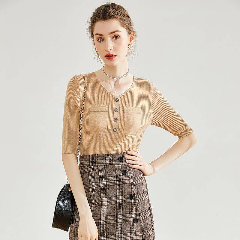 毛衣 穿对“打底衫”很重要!今年流行这3种穿法,穿法简单却很显高级