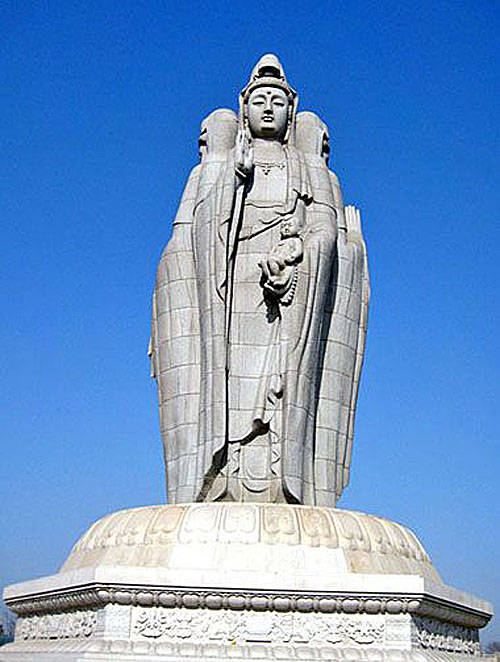 天津潮音寺里的石雕三面观音菩萨像样式及寓意_观世音