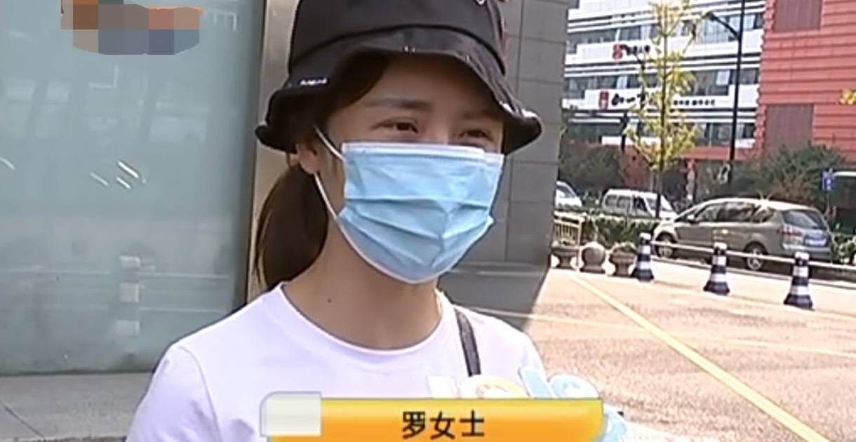 姐妹模特花9万多做鼻综合成“人妖鼻”，找来媒体诉苦：女儿叫我怪物
