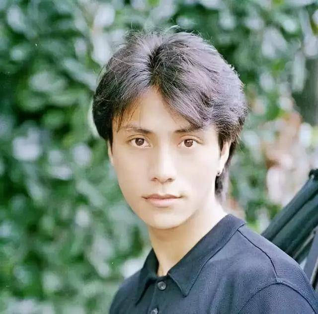 但在经过了几轮试镜后,一个名叫陈坤的年轻小伙子也进入了赵宝刚的