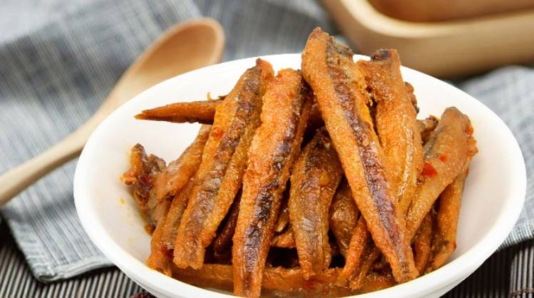 网友|超市里1元1包的小辣鱼,是用什么鱼做的?网友看完,不敢再吃