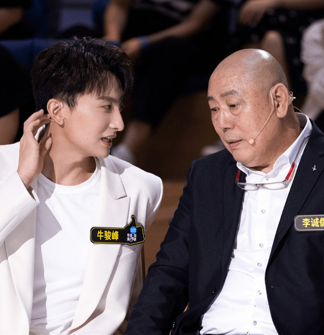 什么|《导演请指教》首播，点评场面太激烈，包贝尔赢了，因为我看懂了