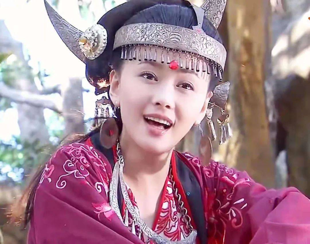 台湾美女萧淑慎饰演千娇百媚,风情万种,艳若桃李的五毒教教主何铁手就