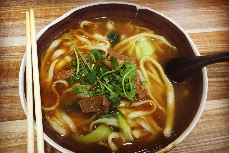 什么|早晨起床适合来碗面，热腾腾的真暖和！