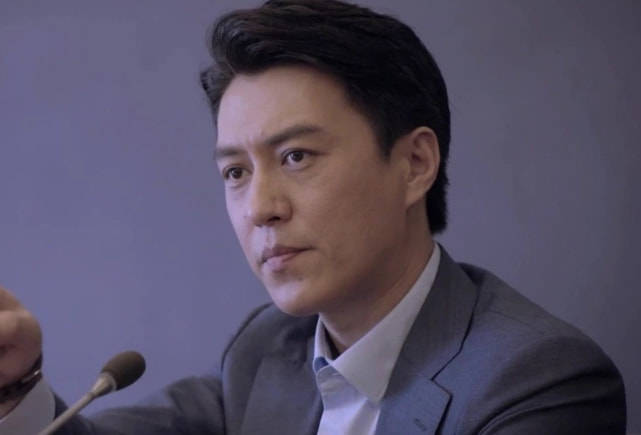 钱荣成|《突围》:全剧段位最高的女人,一下揭穿林满江阴谋,石红杏惊呆