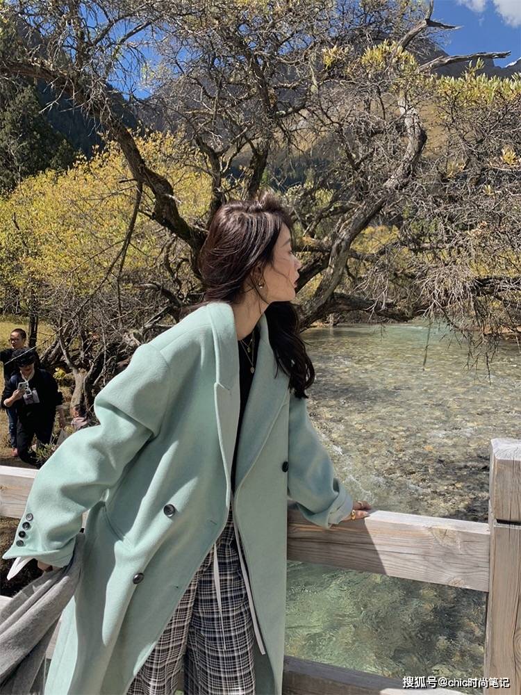 整体 下雪变装韩系女主角,如何成为像白鹿赵露思这样的氛围感控场者?