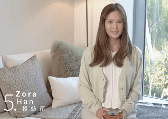 4号佳丽吴昕宸,长相也是小家碧玉型,中长发显得更加文静,气质非常干净