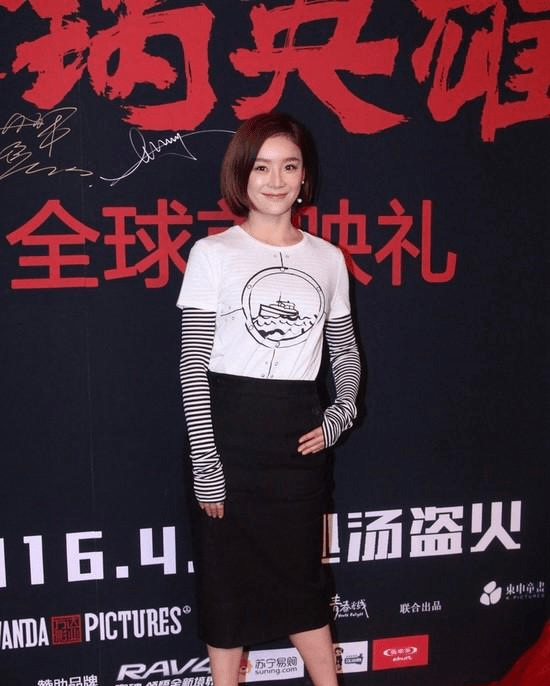 身材 袁姗姗离开滤镜后,颜值虽然像路人,但身材真好,肩膀直成一条线