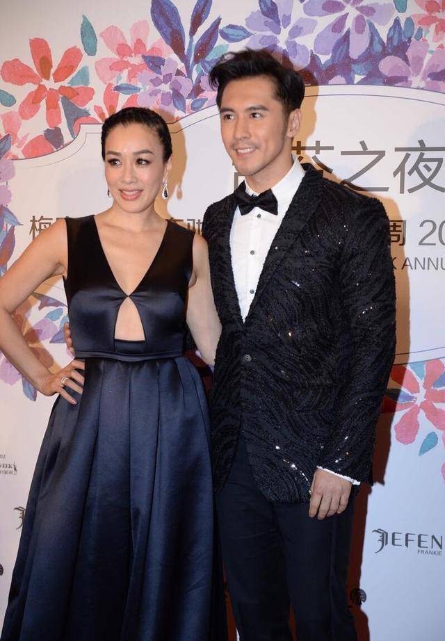 身材 钟丽缇为吸睛挺拼的，在老公面前穿镂空长裙，身材丰满感挺突出的