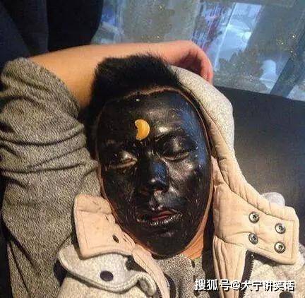 原创搞笑gif以后找女朋友请记得一定要用钢丝球刷她的脸