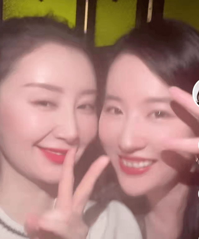 舒畅 舒畅刘亦菲最新合影曝光！刘亦菲穿LV像阔太，舒畅美貌逆袭更吸睛