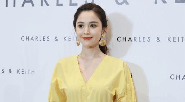 设计 古力娜扎的身材比例太高级了,穿收腰鱼尾裙显腿长,美真是天生的