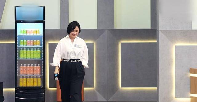 能力|《导演请指教》一女导演撞脸贾玲，真的太像了，还以为贾玲来了呢