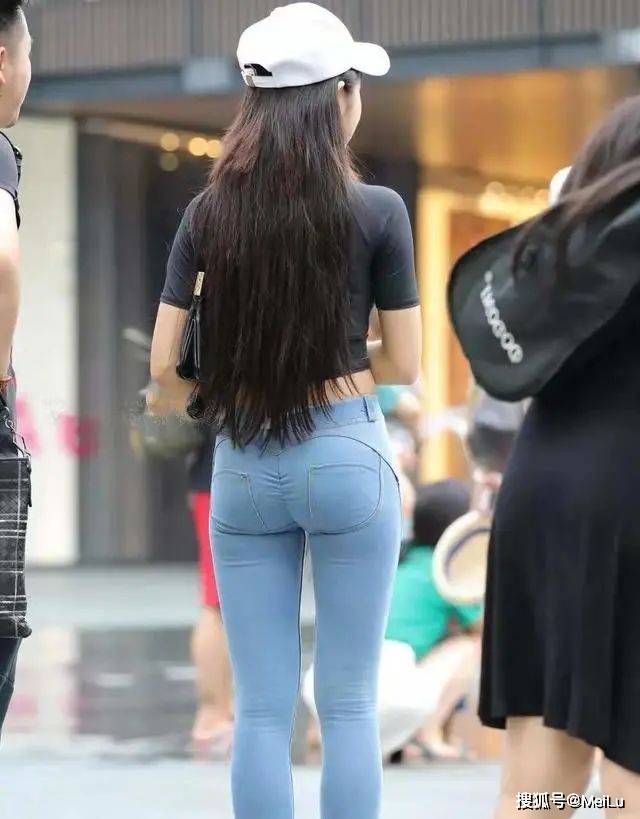 黑色 打底裤的时尚穿搭显魅力,都能凸显时尚潮流,显瘦又高级