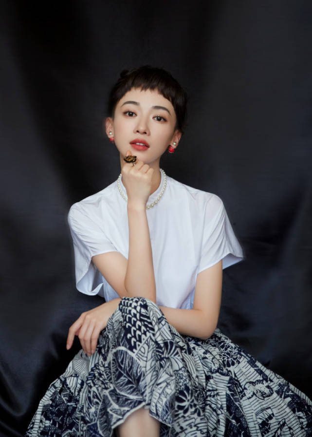 美貌你离女明星只差一个唐毅？他才是让章子怡姚晨美貌飙升的神笔马良