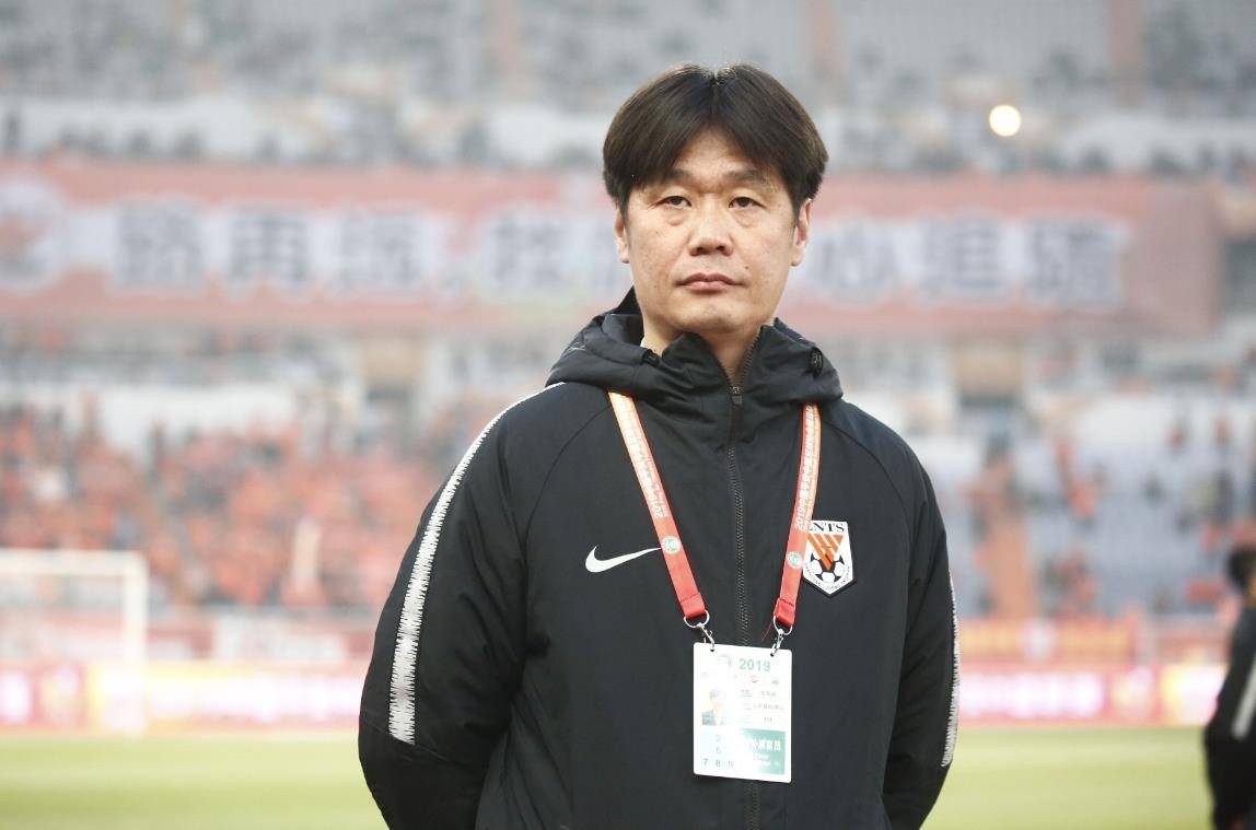 李霄鹏带领武汉队进入保级组为什么大家称赞他的情商高于战术