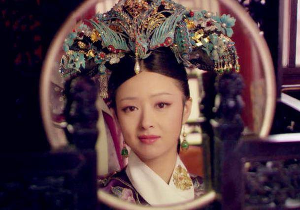 古装女演员照镜子打扮 蒋欣似笑非笑 佘诗曼的小眼睛很敏感