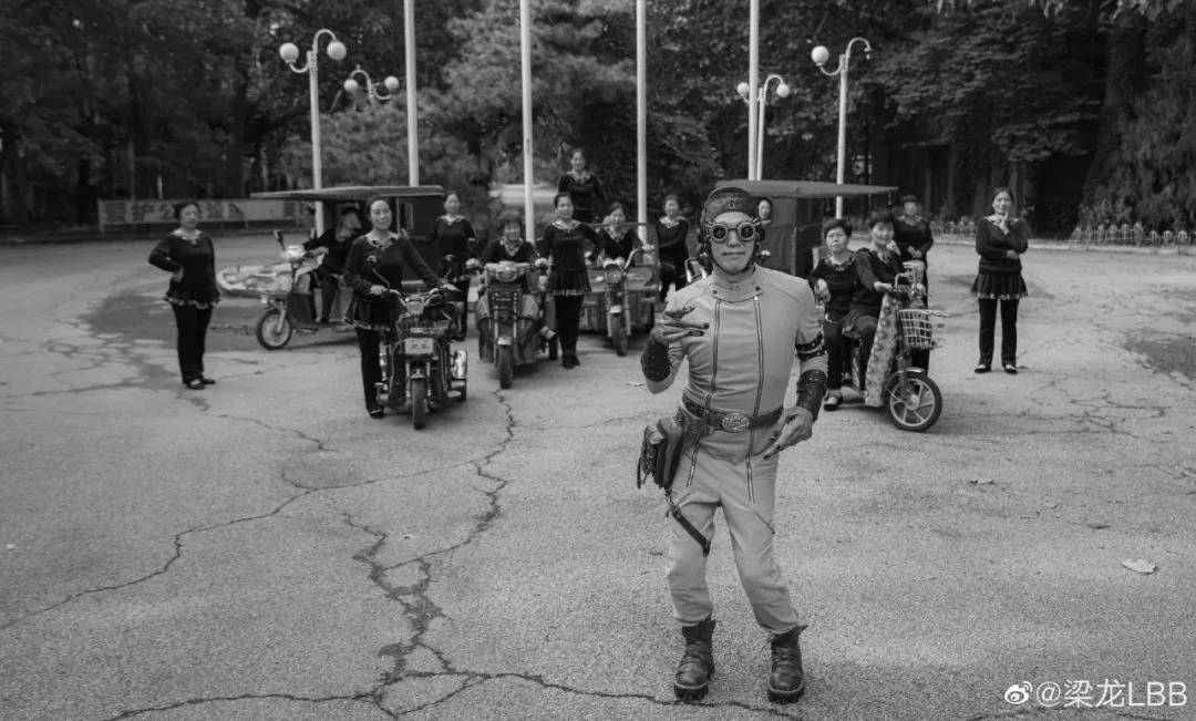 二手玫瑰|这群装逼犯在梁龙面前彻底翻车了