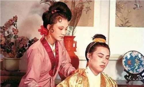 红楼梦:尤二姐为何选择嫁给贾琏做妾?_贾蓉