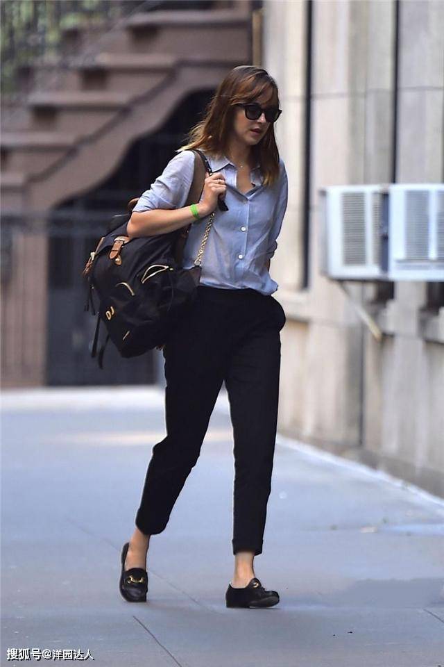 原创怪不得女人都不穿小白鞋了今年大火的布洛克鞋舒适又显高