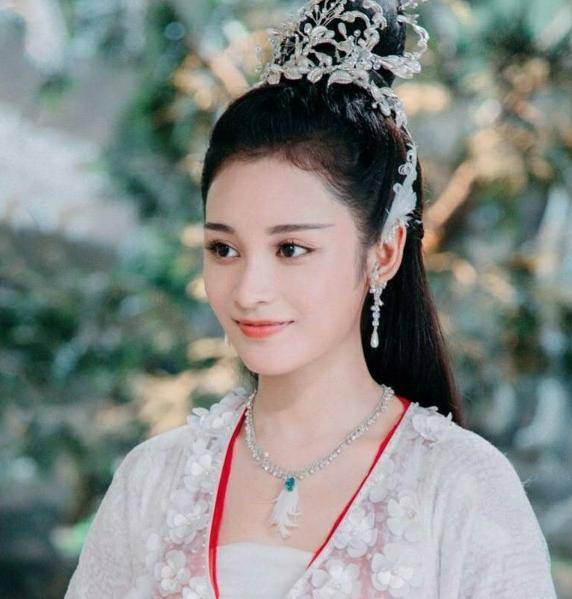 赵忆|明明是同一个人，演完“陈情令”女主再给白鹿做配，差点没认出来
