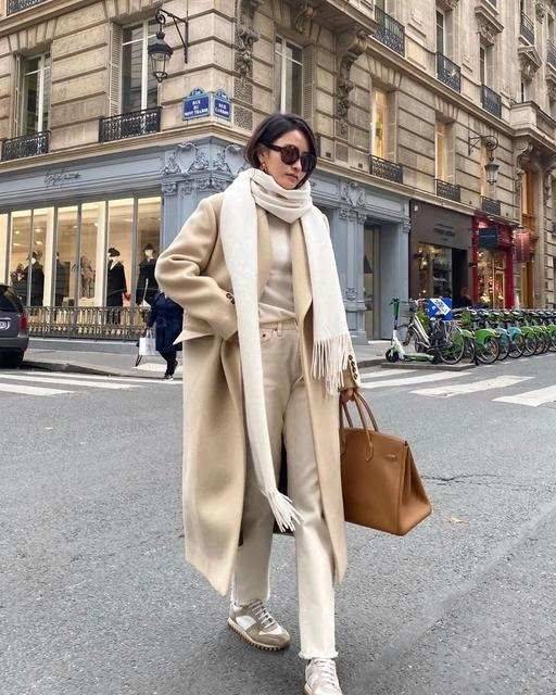 设计 今年入冬流行一款大衣,叫“过膝不及踝”,特别适合四五十岁女人