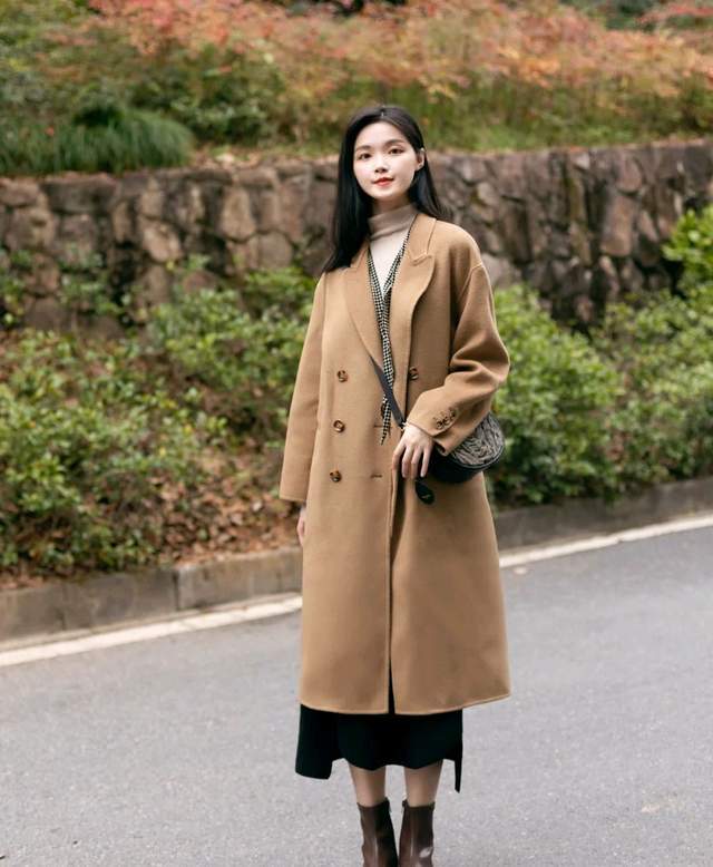 服装 不想成为别人眼中的“大妈”，穿对了很关键，可以试试裙装穿搭