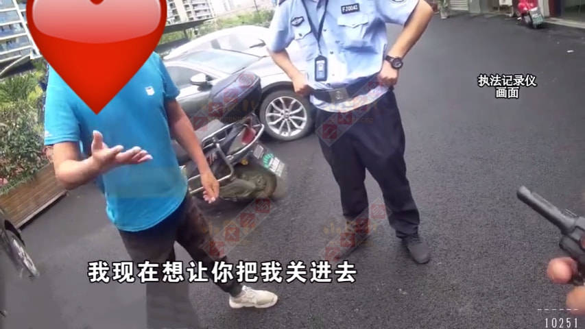 悲哀!男子吃霸王餐後,主動要求民警抓他,他要去拘留所蹭飯