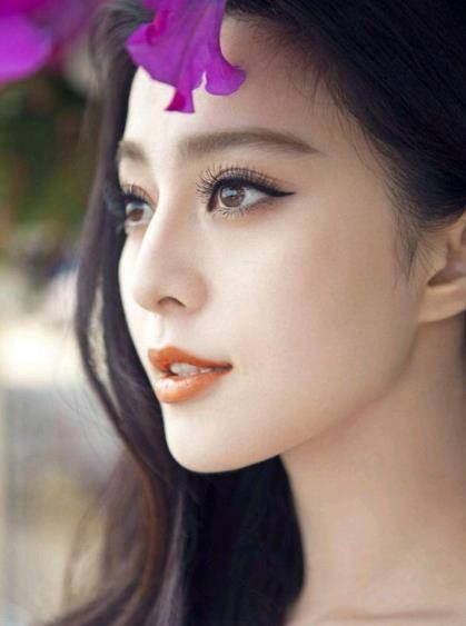 眼睛一双眼盛满千娇百媚，明星们的美眼，告诉你一定要画好眼妆