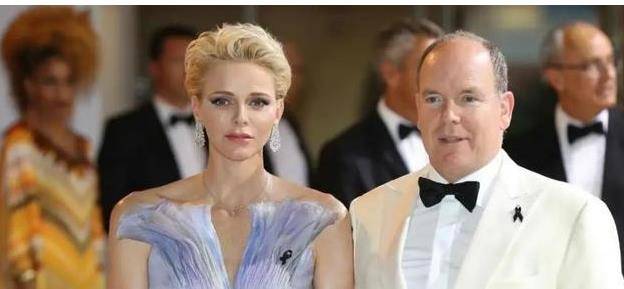 赡养费|摩纳哥夏琳王妃从南非返回，和丈夫甜蜜同框，力破离婚传闻