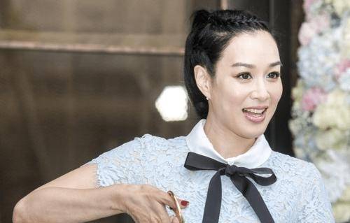 设计 随着年龄的流逝，钟丽缇照旧富态