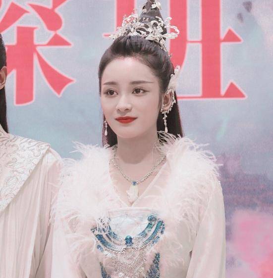 赵忆|明明是同一个人，演完“陈情令”女主再给白鹿做配，差点没认出来