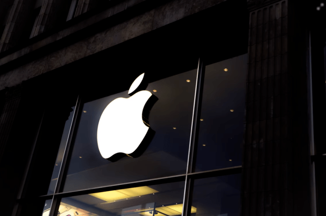 苹果认错！iPhone 13 维修不再「使绊子」！网友：省下几千块！