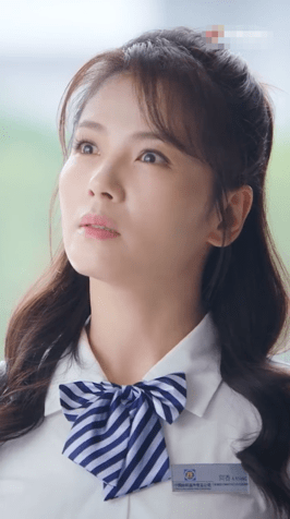 刘涛 刘涛43岁演少女，一身低调朴素搭配，感觉不太像清纯的少女