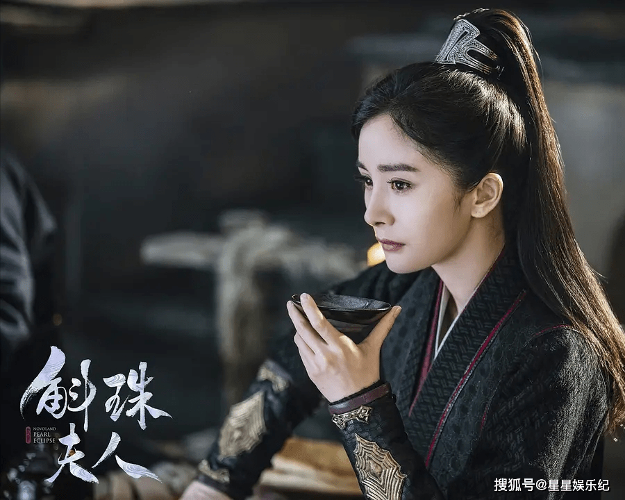 陈伟霆|《斛珠夫人》开播，“幂系古装”熟悉的配方，牵手陈伟霆上演师徒虐恋