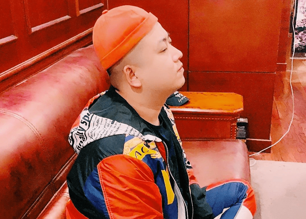 网红天津李四纹身上瘾!剃光头后,纹满整个脑袋,粉丝:是个狠人_ks