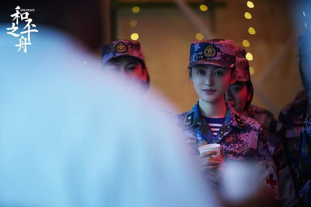 演技|医疗版《红海行动》，央视新闻宣传排场大，张天爱这次性感对味