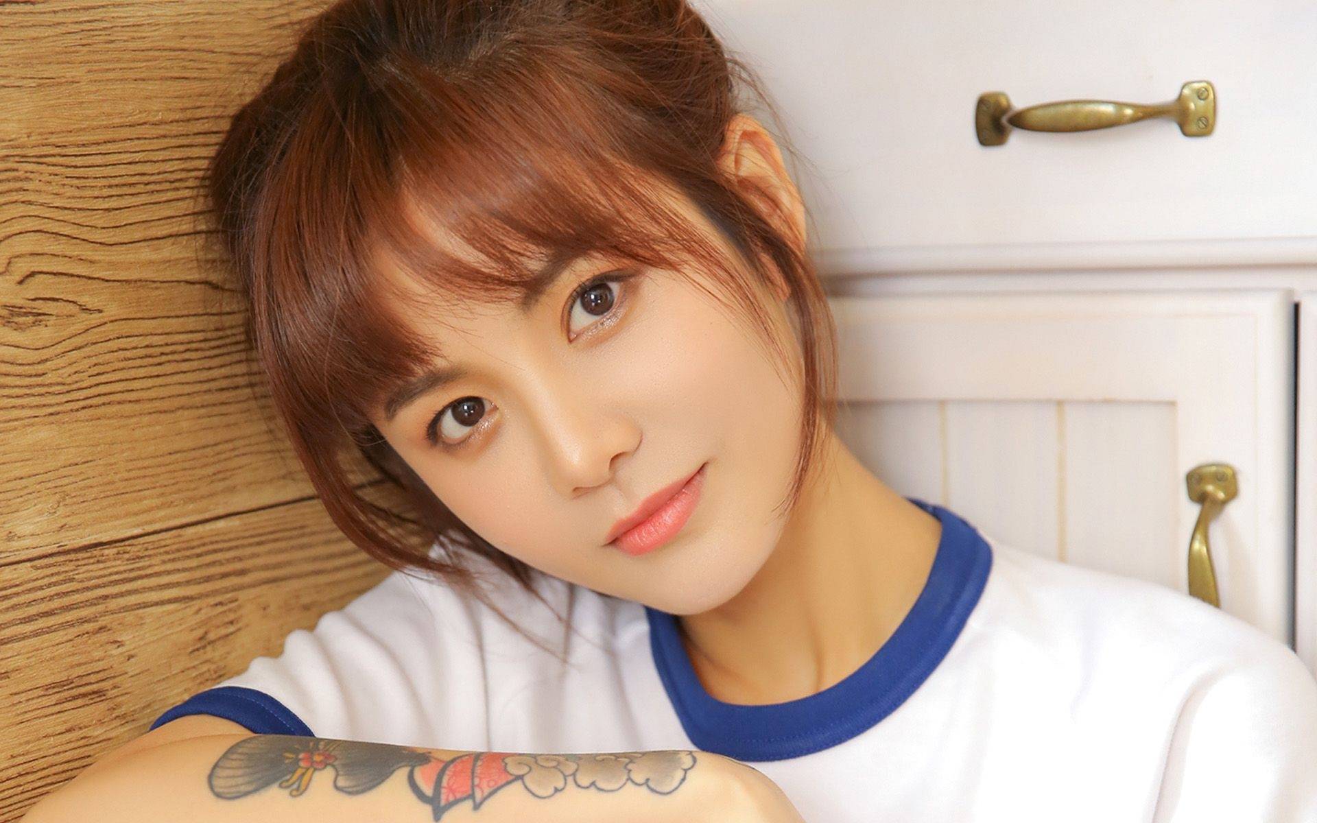 曾经最闪亮的女生,历经沧海桑田后,如今是两个孩子的妈_肖雅