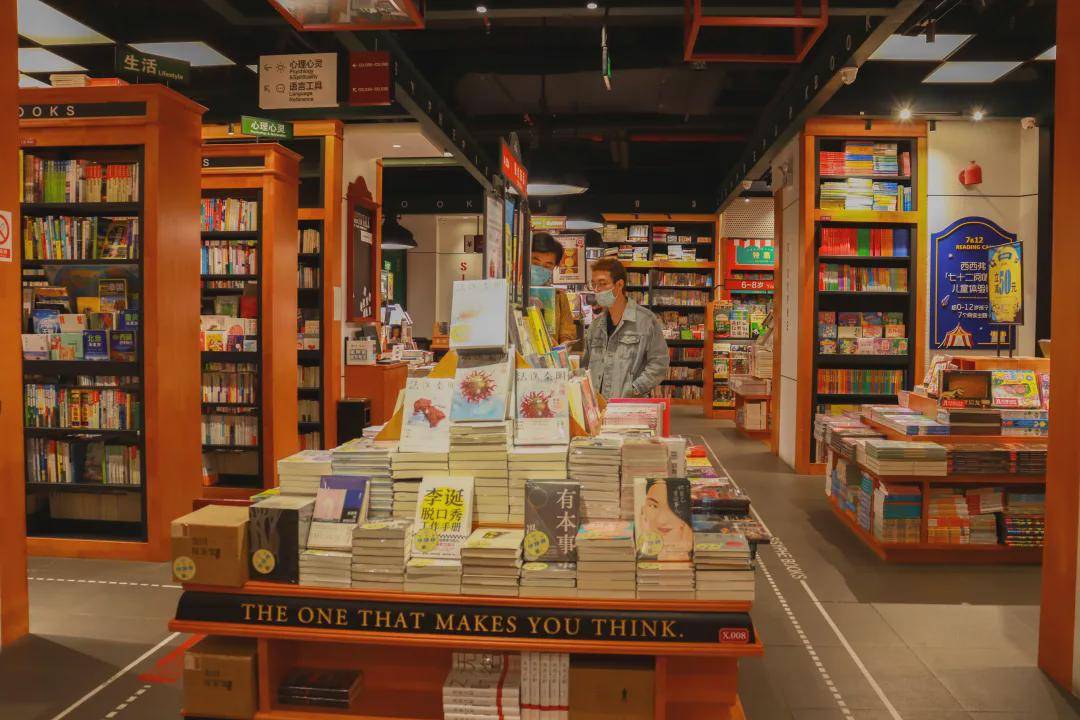 董懂书店营业时间:10:00-22:00惠州市惠城区文昌一路9号华贸天地抖 