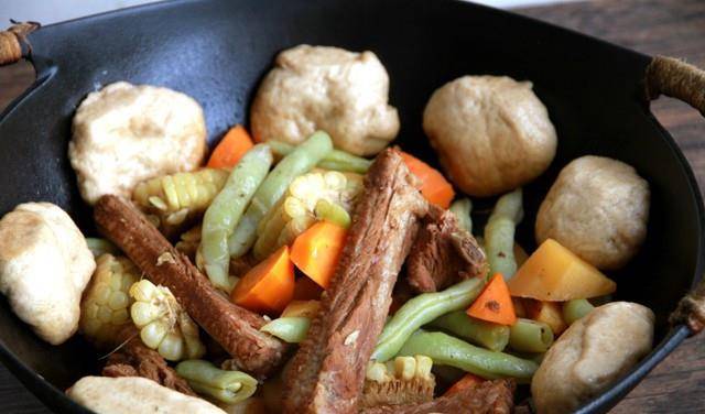 网友|天气太热,就做了一个菜,有荤有素一锅出,网友:这妈妈会偷懒