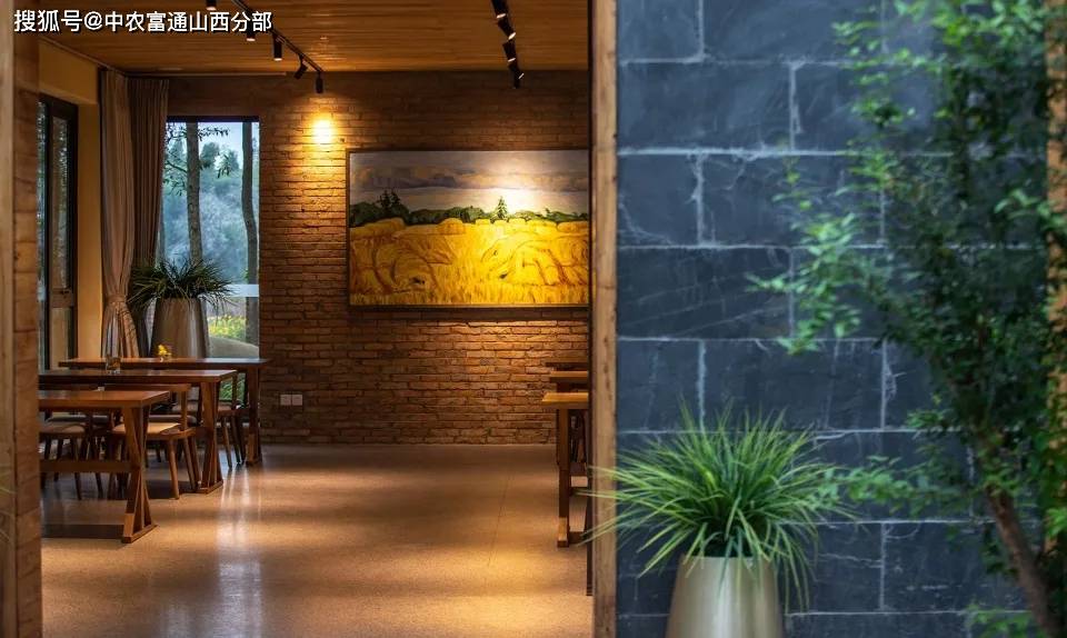 华侨城南岸美村乡村客厅位于大邑县清源村,建筑原为废弃的酒坊.