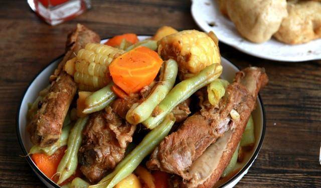 网友|天气太热,就做了一个菜,有荤有素一锅出,网友:这妈妈会偷懒