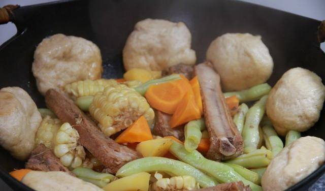 网友|天气太热,就做了一个菜,有荤有素一锅出,网友:这妈妈会偷懒