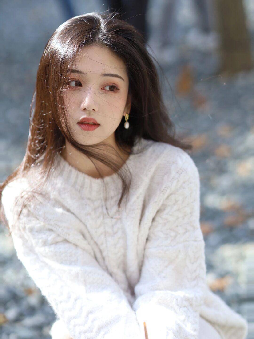 设计 毛衣才是冬季的必备单品,为你分享几个实用款,百搭温柔又显气质