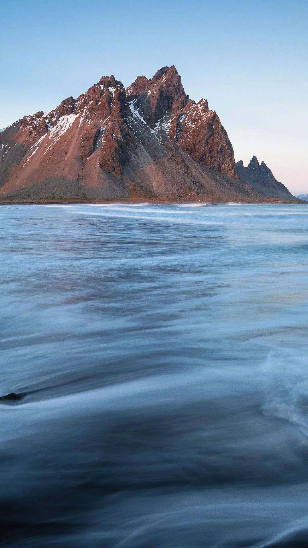 被窝段子20211111生命的本意无非就是追寻光带着希望追寻希望