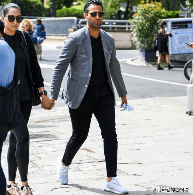 卫衣 男人过了40岁，只穿沉稳的风格？这4款单品让造型时髦减龄