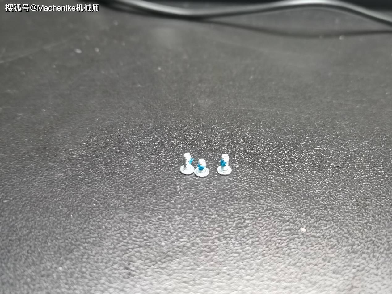 高性价比的轻薄本机械师创物者14拆机清灰教程