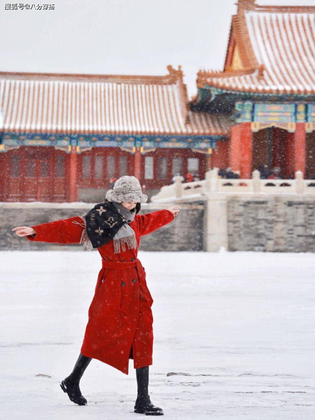 看点 冬天穿大衣，多选这几种颜色，温柔显白又百搭，不管怎么搭都洋气