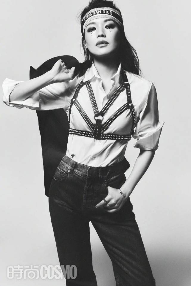 颜色 舒淇的硬照不会出错！时隔两年再穿Dior拍闭年刊，气场全开变女王