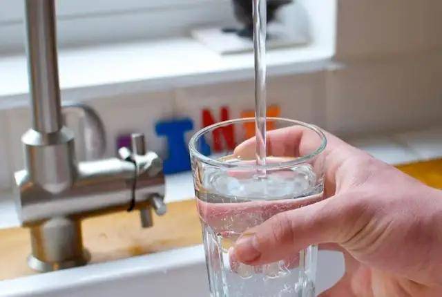 冷水热水刷牙都不对!小心牙周炎,牙龈炎找上门_牙齿